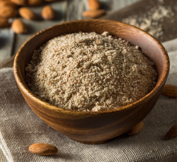 Harina a base de almendras con piel refinada